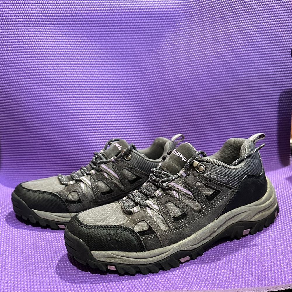 💫HOST PICK💫 EUC Women’s BearPaw Trail Hiking Low Top Athletic Shoes